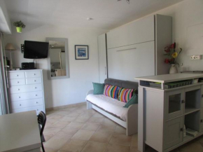 Studio face mer avec clim, WiFi, parking privé, terrasse ensoleillée - FR-1-803-50